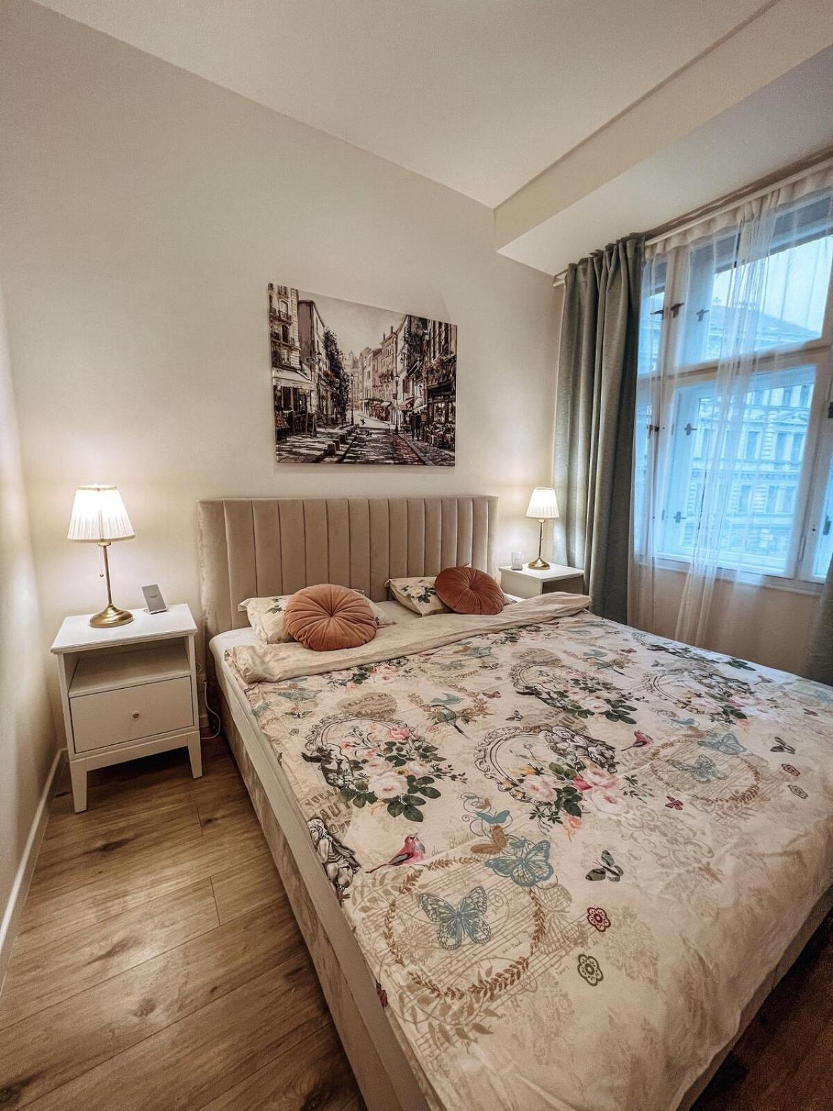 Stylish 1 Bedroom Office At Amazing Location